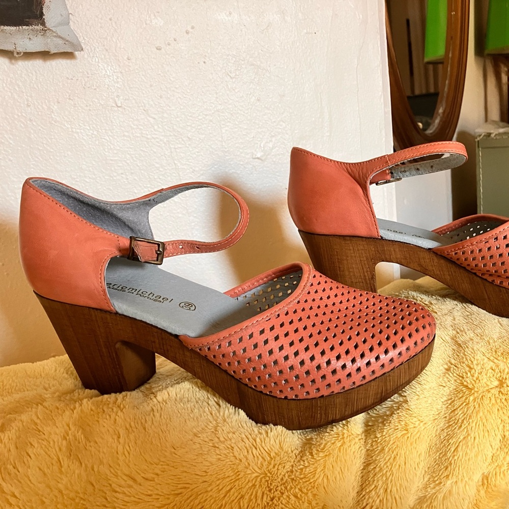 Eric Michael Women's Coral Leather Heels Like New!